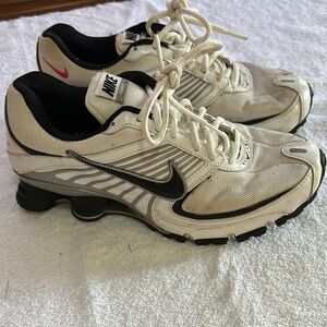 Nike Shox turbo 8 Women's White and Black Athletic Shoes